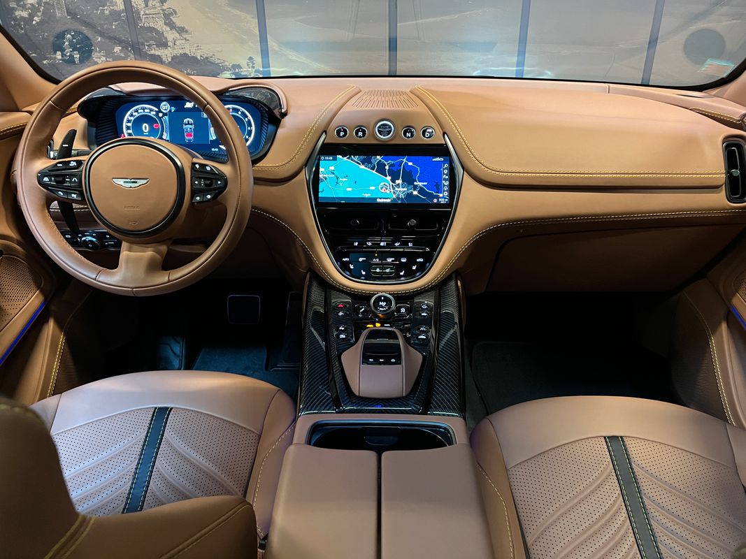 interieur dbx carplay