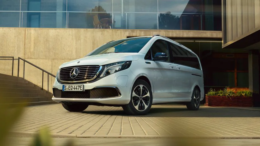 Mercedes eqv carplay