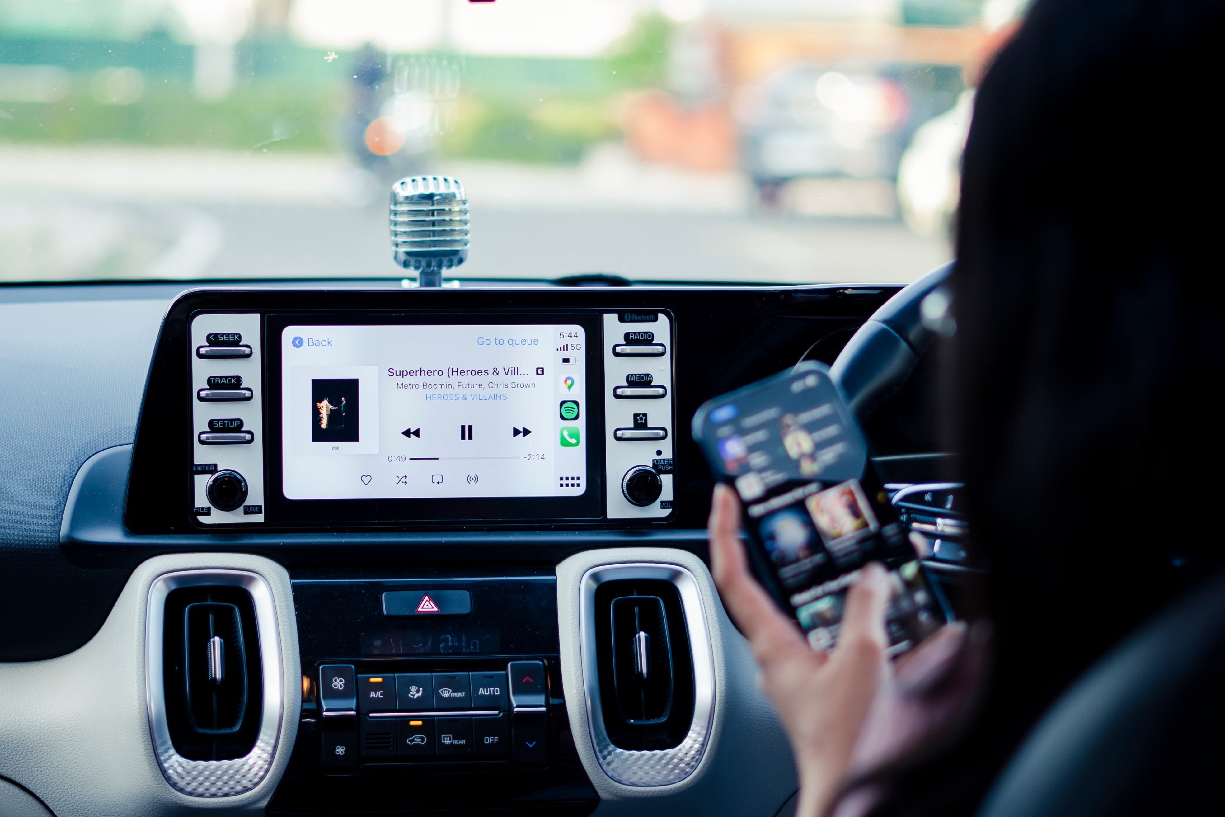 Rétrofiter Apple CarPlay ou changer de voiture ? La méthode pour prendre la bonne décision